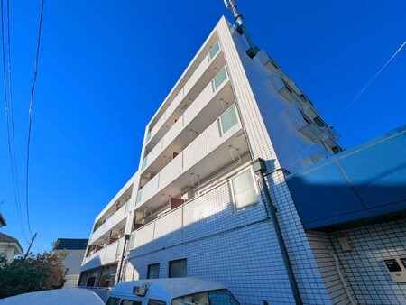 ラリ－マンション外観写真