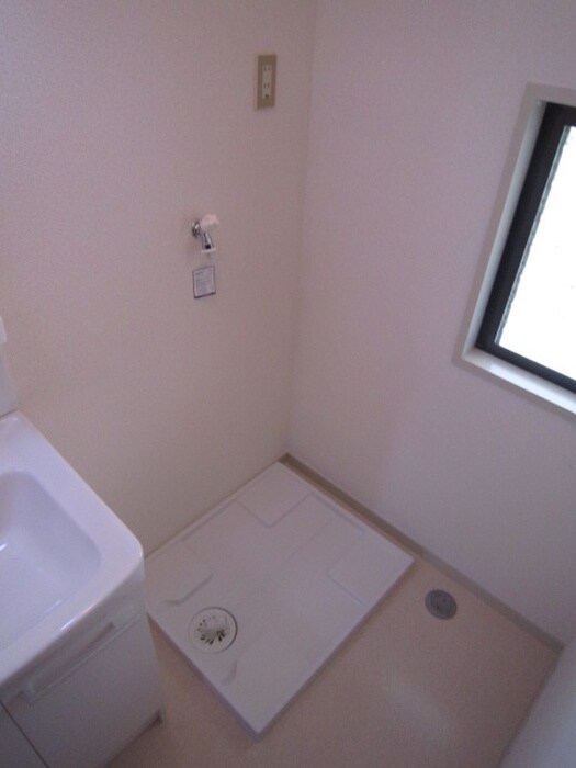 物件内観写真11　(洗濯機置場)