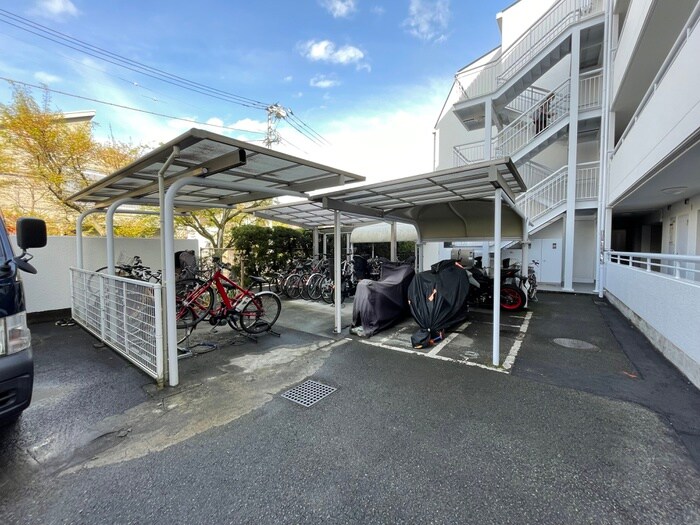 物件外観写真3　(駐輪場)