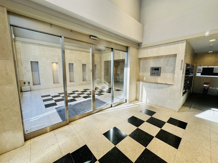 物件外観写真3　(エントランス部分)