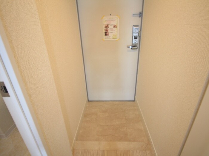 物件内観写真11　(玄関)