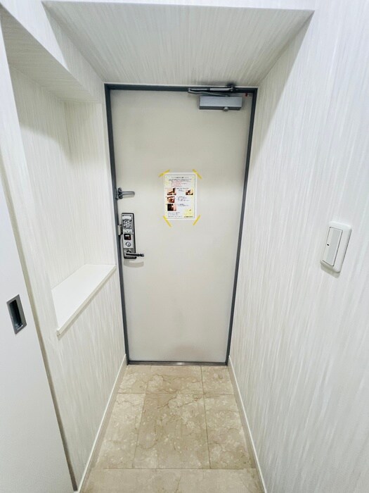 物件内観写真16　(玄関)