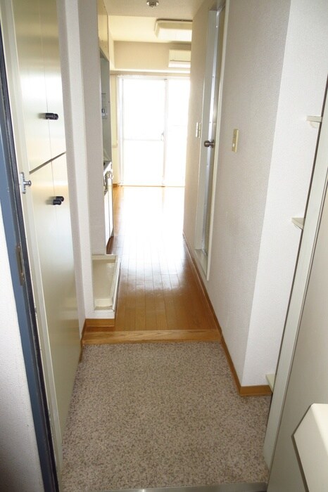 物件内観写真7　(玄関)