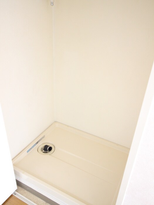 物件内観写真13　(洗濯機置場)