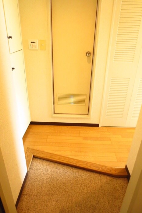 物件内観写真16　(玄関)