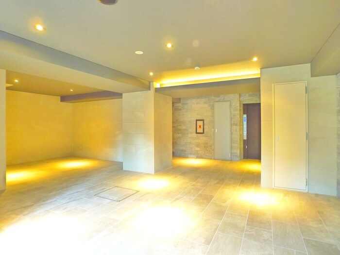 物件外観写真4　(エントランス部分)