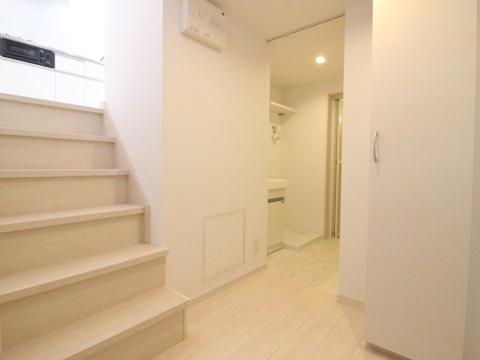 物件内観写真7　(玄関)