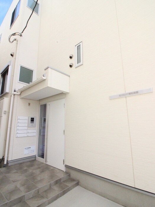 物件外観写真5　(エントランス部分)