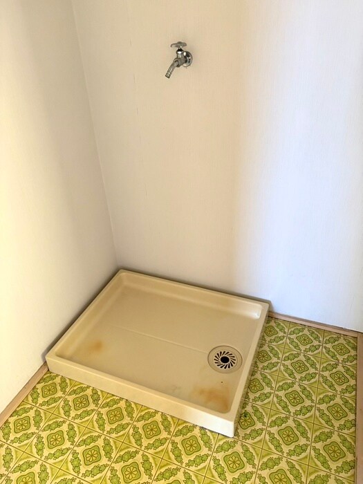 物件内観写真12　(洗濯機置場)