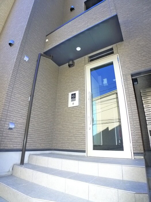 物件外観写真3　(エントランス部分)