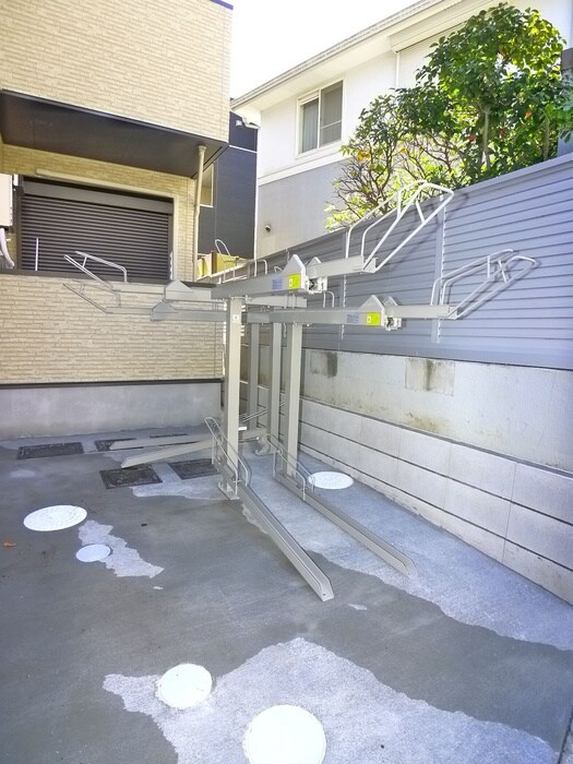 物件外観写真5　(駐輪場)