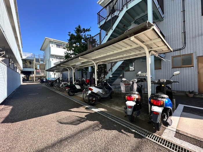 物件外観写真2　(駐輪場)