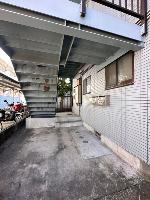 物件外観写真5　(エントランス部分)