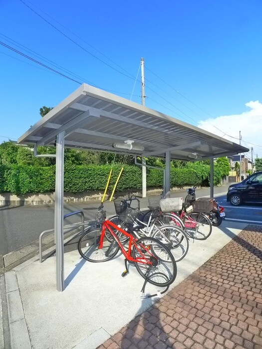 物件外観写真4　(駐輪場)