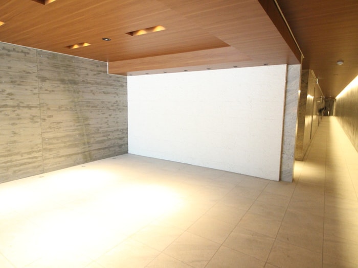 物件外観写真4　(エントランス部分)