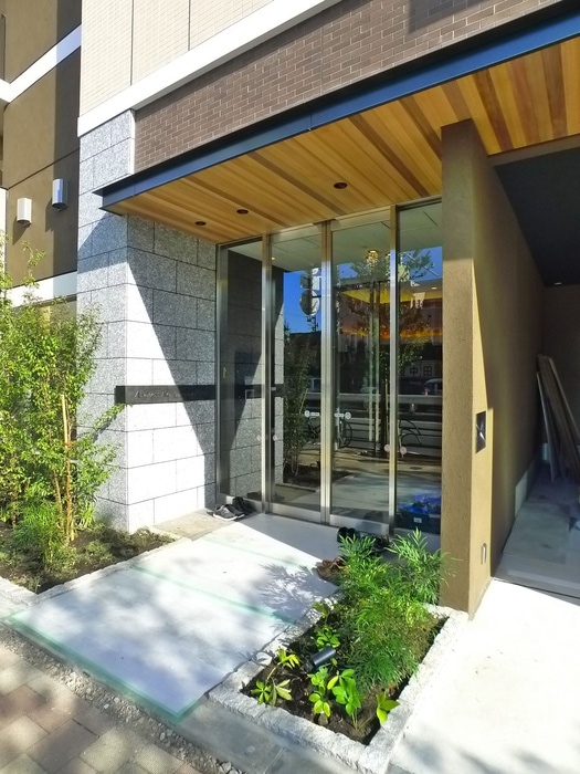 物件外観写真3　(エントランス部分)