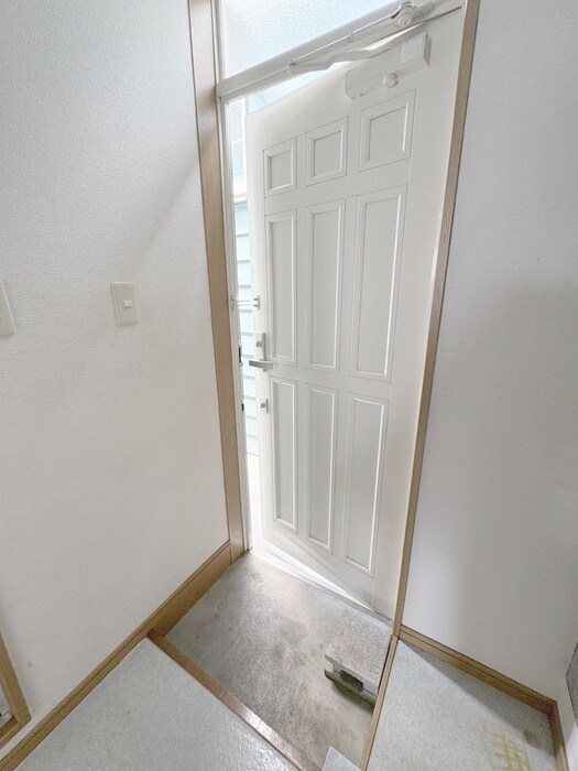 物件内観写真12　(玄関)