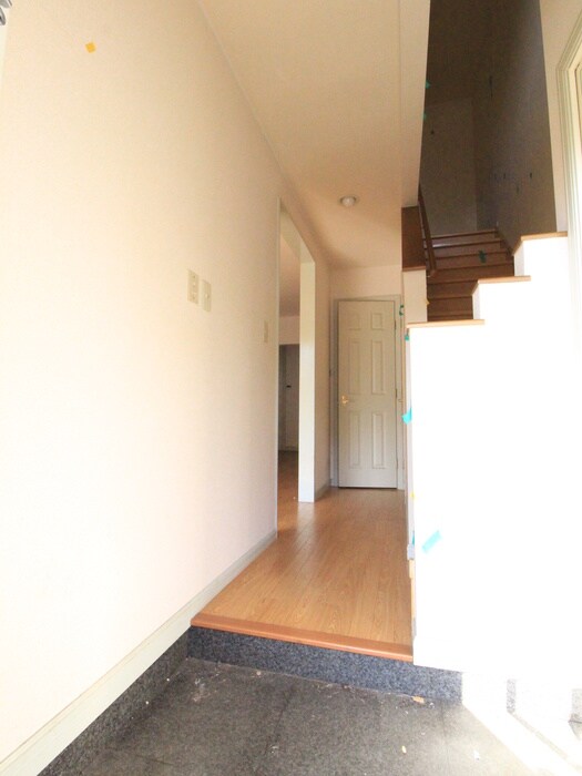 物件内観写真10　(玄関)