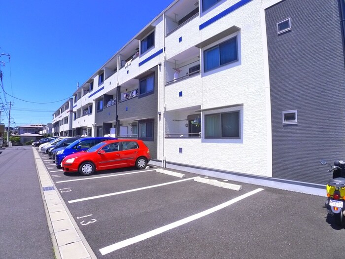 物件外観写真3　(駐車場)