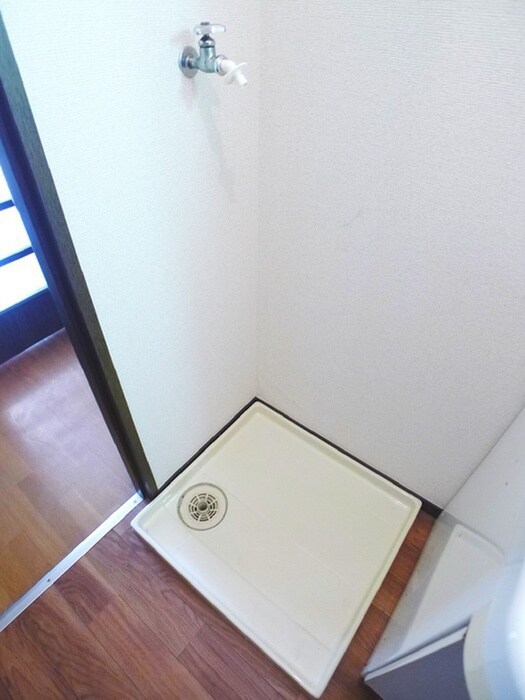 物件内観写真13　(洗濯機置場)