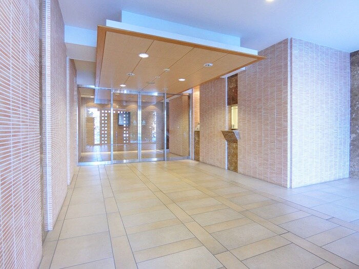 物件外観写真5　(エントランス部分)