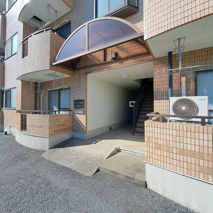 物件外観写真3　(エントランス部分)