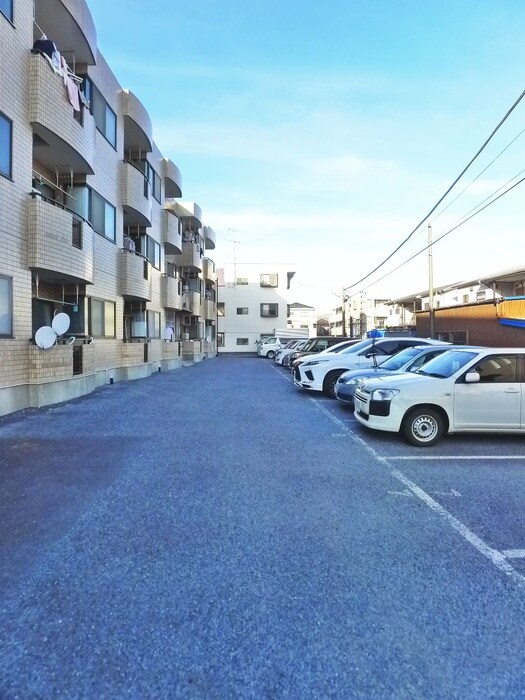 物件外観写真6　(駐車場)
