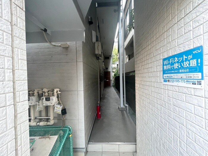 物件外観写真5　(エントランス部分)