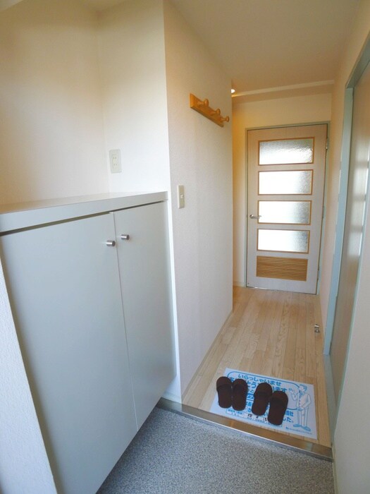 物件内観写真6　(玄関)
