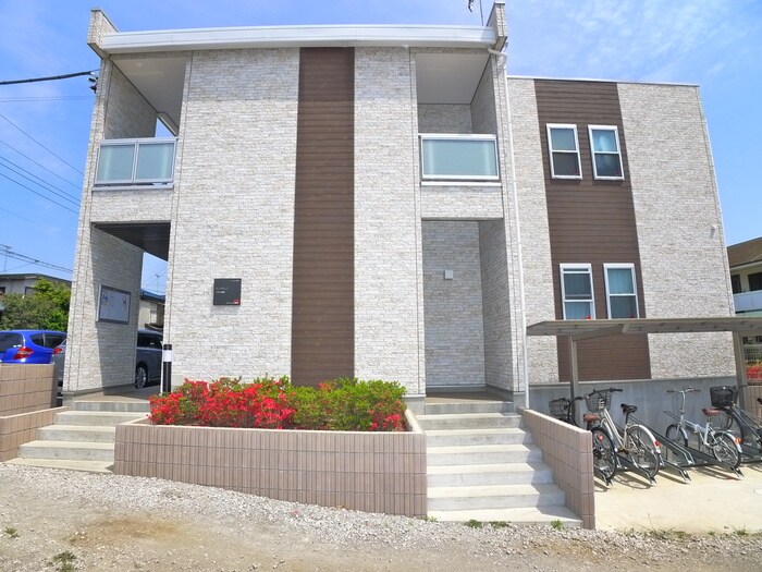 物件外観写真4　(エントランス部分)