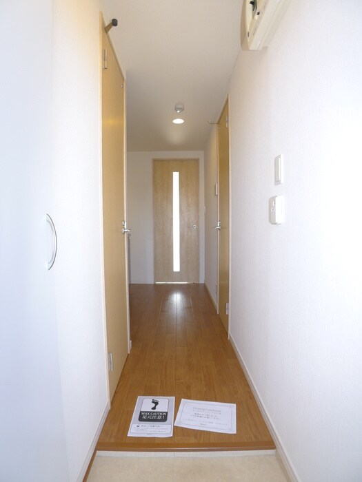 物件内観写真11　(玄関)