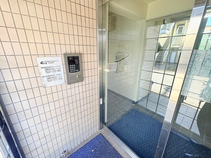 物件外観写真4　(エントランス部分)