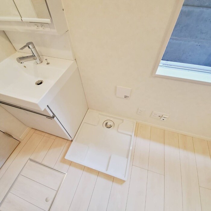 物件内観写真14　(洗濯機置場)