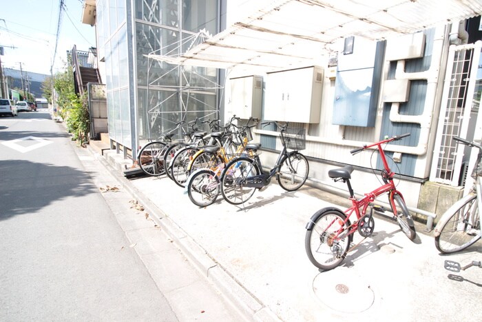 物件外観写真3　(駐輪場)