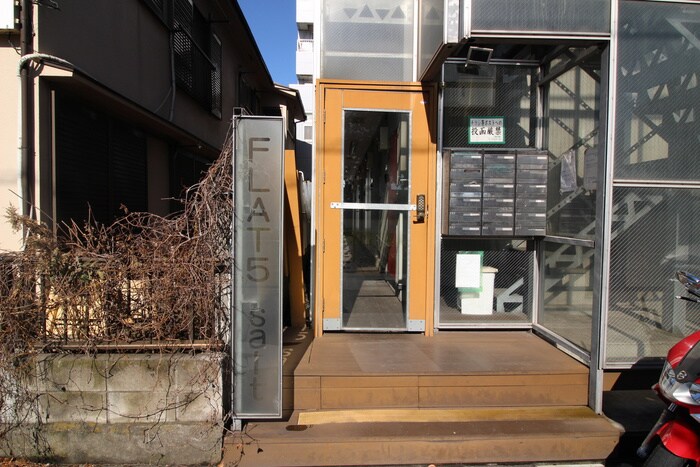 物件外観写真5　(エントランス部分)