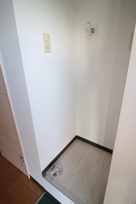 物件内観写真11　(洗濯機置場)