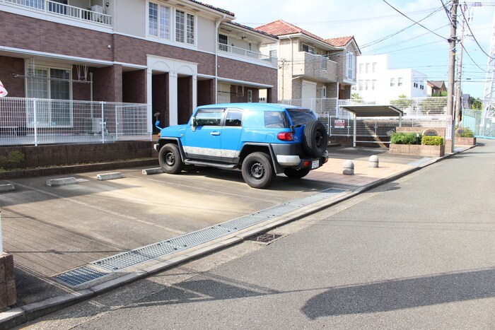 物件外観写真2　(駐車場)