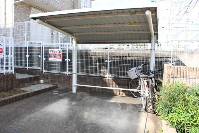 物件外観写真5　(駐輪場)