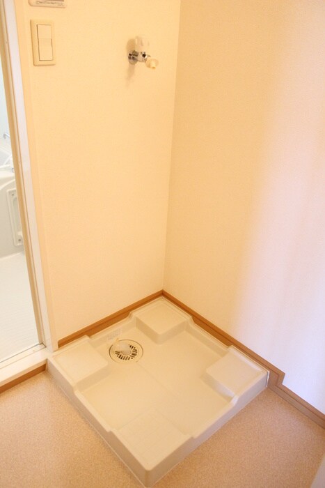 物件内観写真12　(洗濯機置場)