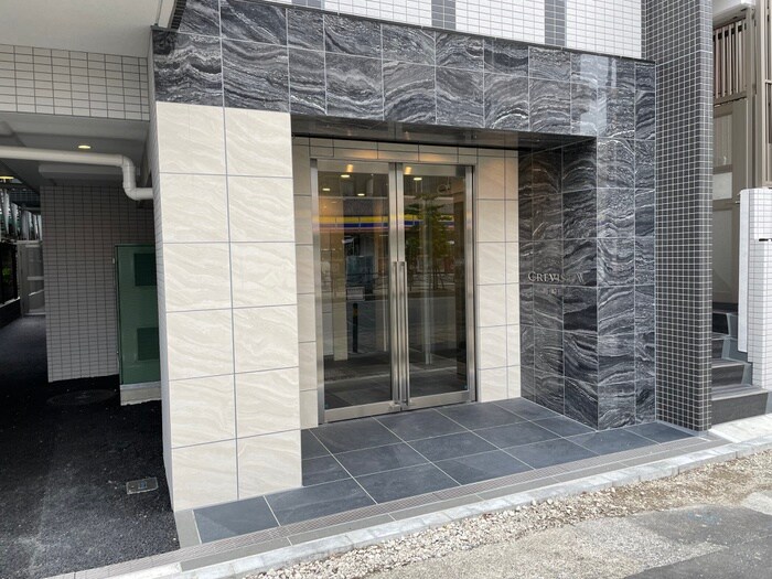 物件外観写真2　(エントランス部分)