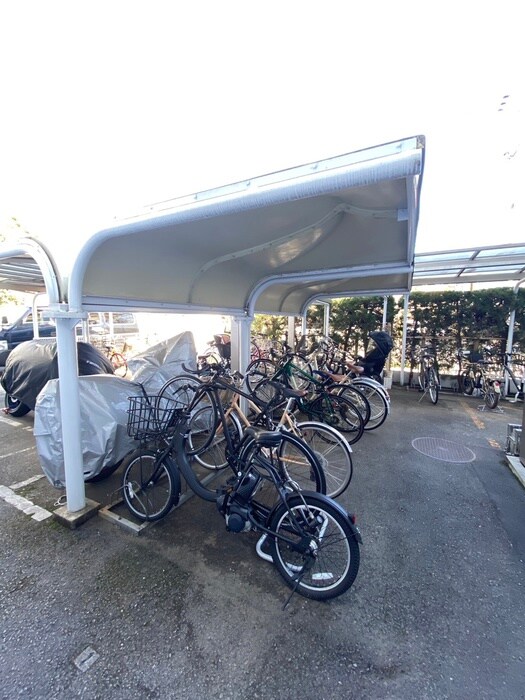 物件外観写真3　(駐輪場)