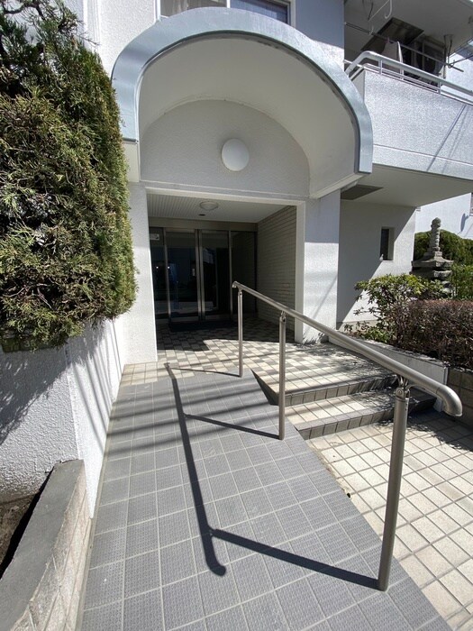 物件外観写真6　(エントランス部分)