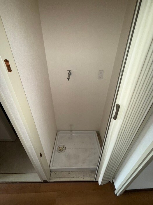 物件内観写真13　(洗濯機置場)