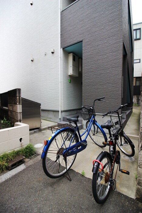 物件外観写真6　(駐輪場)