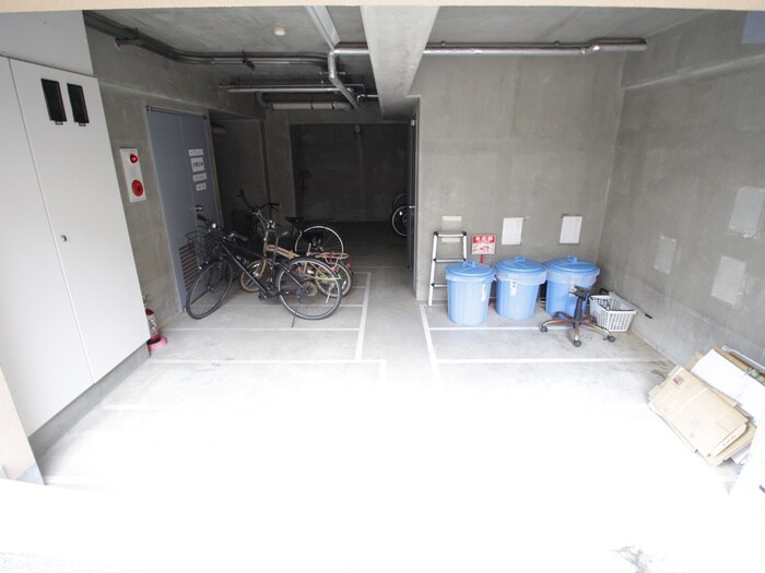 物件外観写真4　(駐輪場)