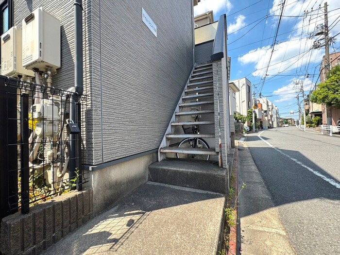 物件外観写真4　(エントランス部分)