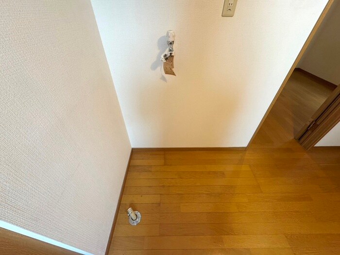 物件内観写真18　(洗濯機置場)