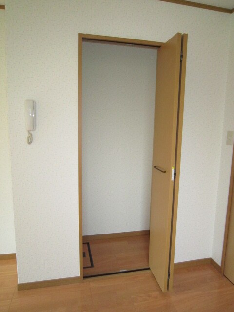 物件内観写真6　(収納)