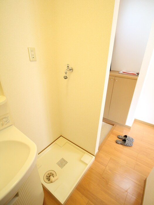 物件内観写真8　(洗濯機置場)