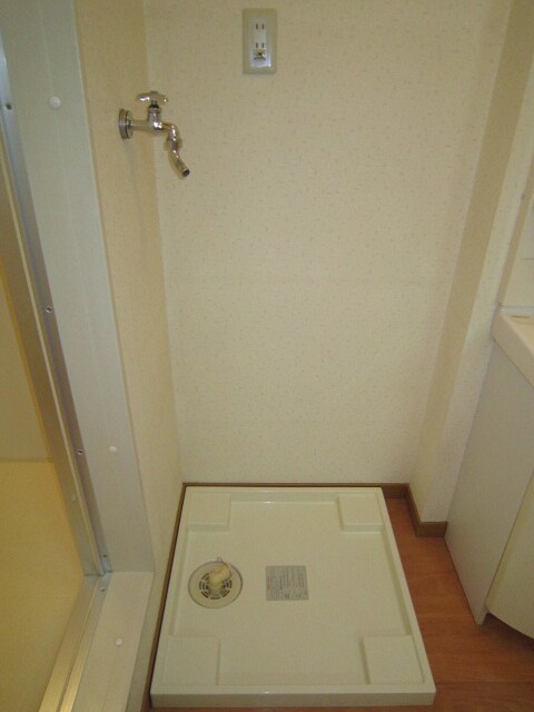 物件内観写真11　(洗濯機置場)